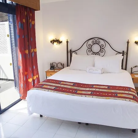 Cala Blanca Hotel 3*